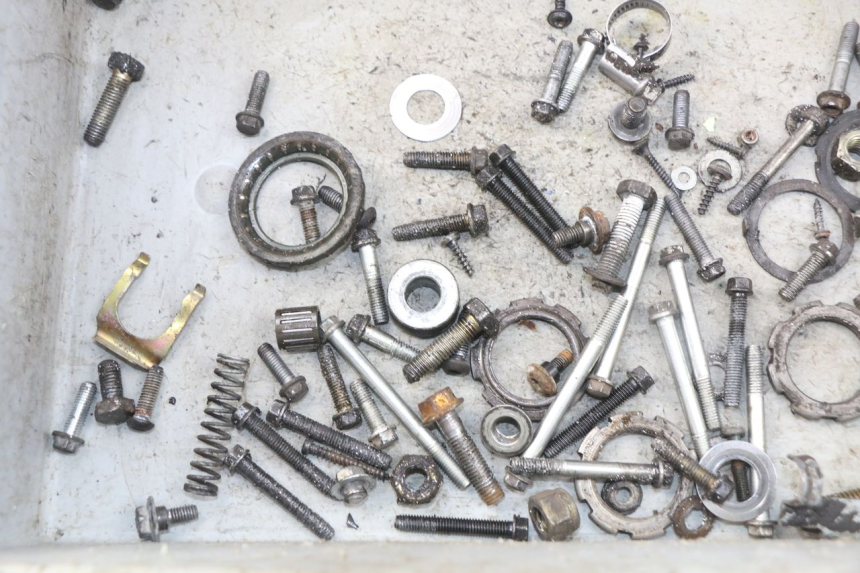 photo de SCREW FASTENER BAG PEUGEOT VIVACITY 50 (2004 - 2009) - Zoom on usage condition