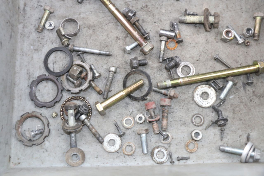 photo de SCREW FASTENER BAG PEUGEOT VIVACITY 50 (1998 - 2003) - Zoom on usage condition