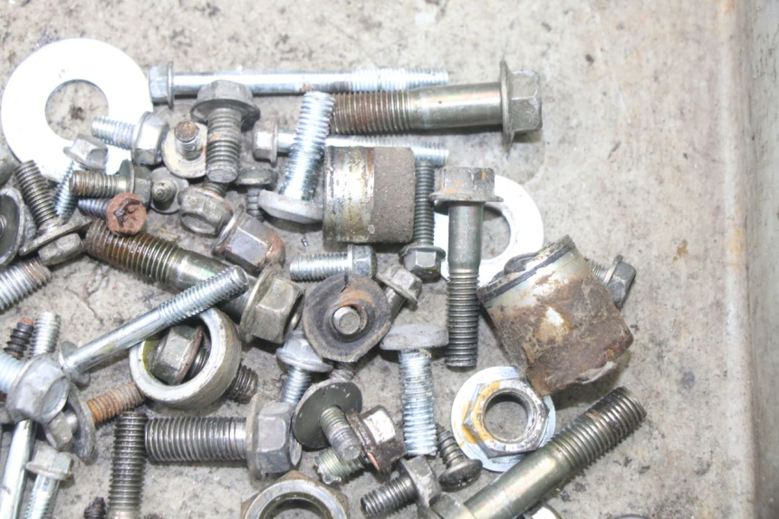 photo de SCREW FASTENER BAG VONROAD YIBEN 125 (2006 - 2010) - Zoom on usage condition