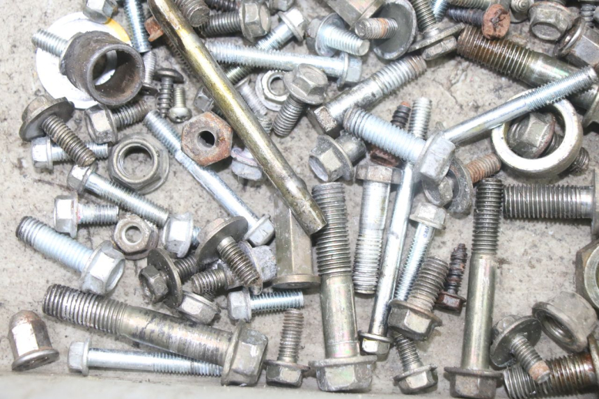 photo de SCREW FASTENER BAG VONROAD YIBEN 125 (2006 - 2010) - Alternative perspective