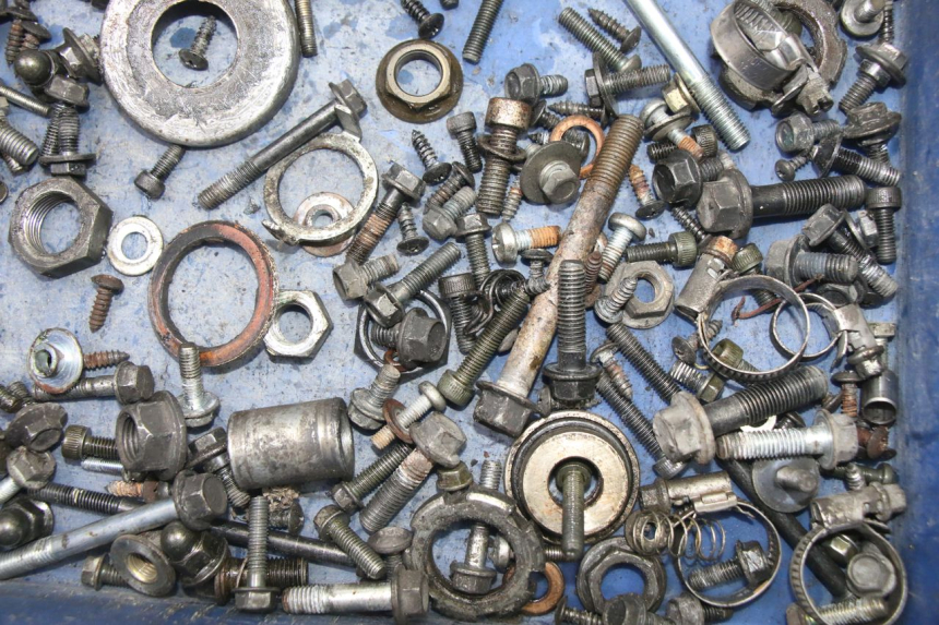 photo de SCREW FASTENER BAG YAMAHA XMAX X-MAX 125 (2006 - 2009) - Alternative perspective