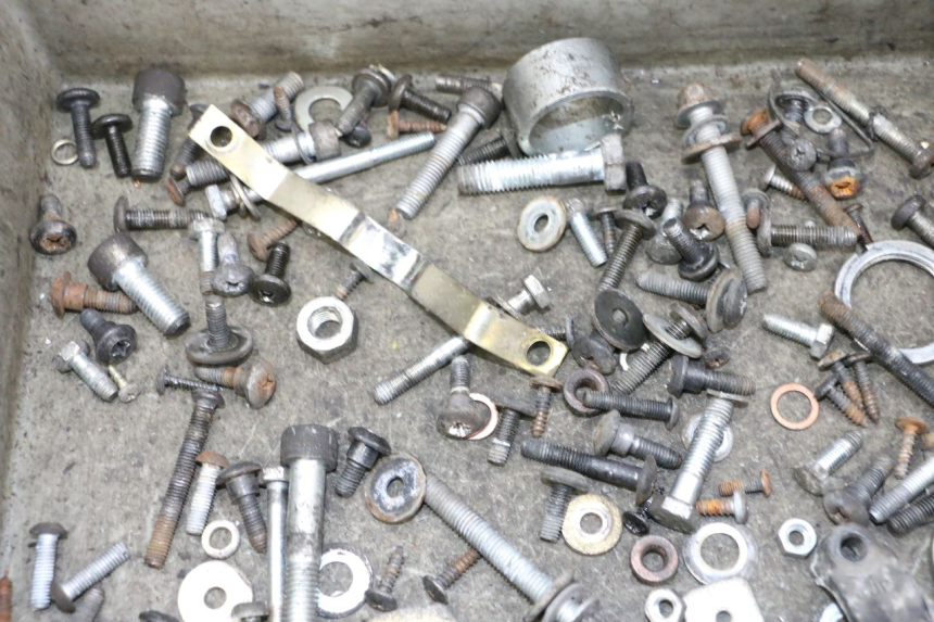 photo de SCREW FASTENER BAG PIAGGIO X8 125 (2004 - 2007) - Zoom on usage condition