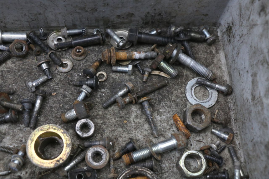 photo de SCREW FASTENER BAG PIAGGIO XEVO - X EVO 125 (2007 - 2017) - Zoom on usage condition