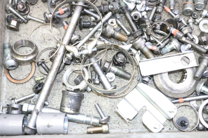 photo de SCREWS BAG YAMAHA XJ6 ABS 600 (2008 - 2016) - Alternative perspective