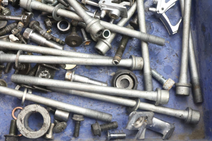 photo de SCREWS BAG KAWASAKI ZZR 600 (1995 - 2004) - Technical close-up