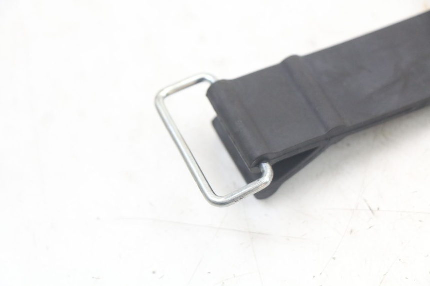 photo de BATTERY STRAP ROYAL ENFIELD CONTINENTAL GT 650 (2019 - 2024) - Technical close-up