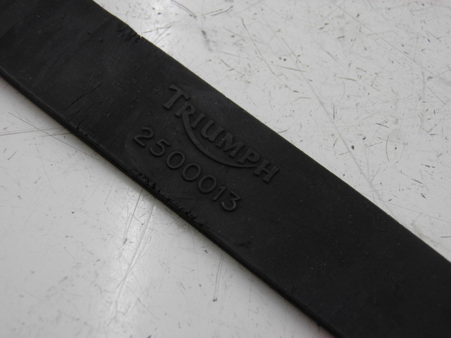 photo de BATTERY STRAP TRIUMPH TROPHY 1200 (1996 - 2003) - Zoom on usage condition