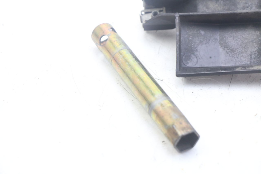 photo de TOOL KIT STRAP APRILIA SCARABEO 100 (2003 - 2012) - Component detail