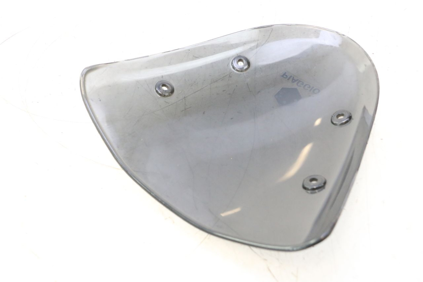 photo de WINDSHIELD PIAGGIO TYPHOON 50 (2000 - 2009) - Surface and material condition