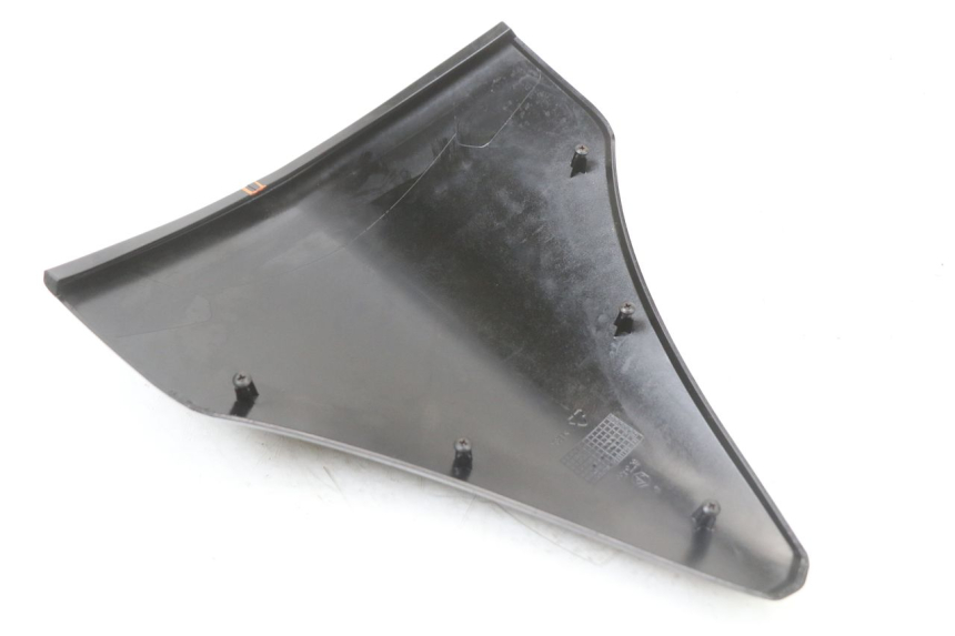 photo de WINDSHIELD PIAGGIO X10 125 (2012 - 2017) - Fixing points details