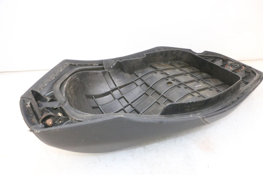 photo de SEAT KYMCO AGILITY 16+ 4T 50 (2018 - 2023) - Fixing points details