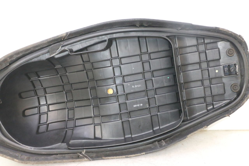 photo de SEAT KYMCO AGILITY 16+ 4T 50 (2018 - 2023) - Alternative perspective