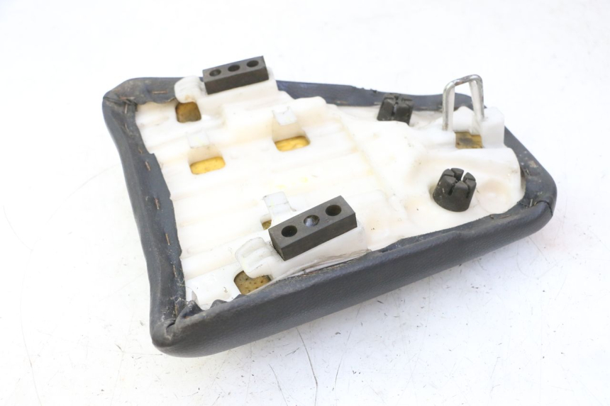 photo de REAR SEAT HONDA CBF 125 (2009 - 2015) - Technical close-up