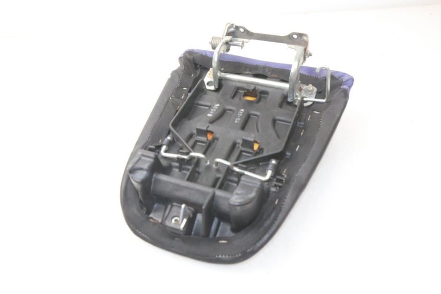 photo de REAR SEAT HONDA CBR 919 RR FIREBLADE 900 (1998 - 1999) - Fixing points details