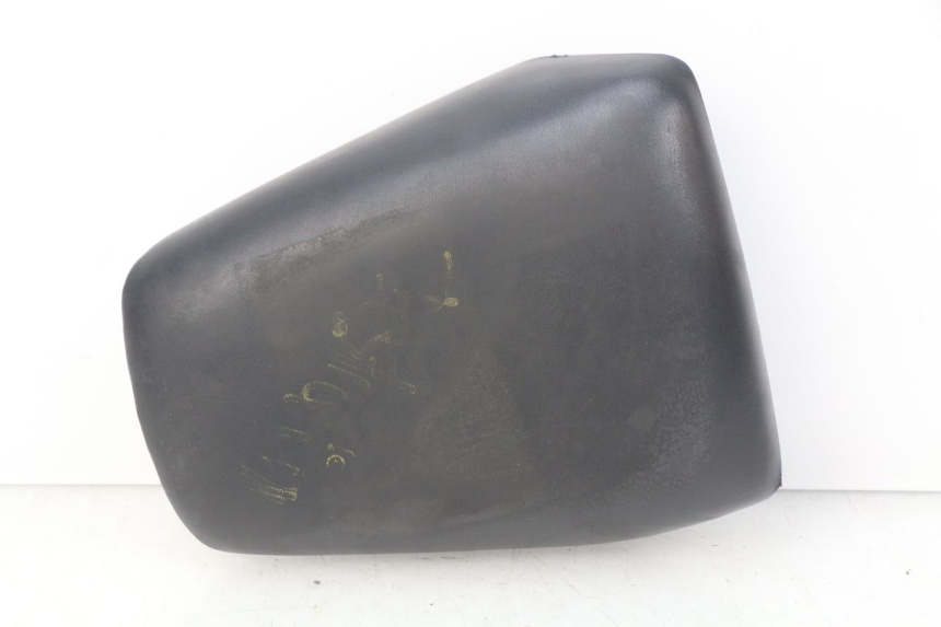 photo de REAR SEAT HONDA CBR R 125 (2003 - 2006) - Surface and material condition