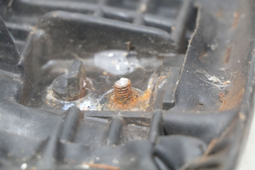 photo de REAR SEAT HONDA CBR RR FIREBLADE 900 (1992 - 1994) - Additional view of the item