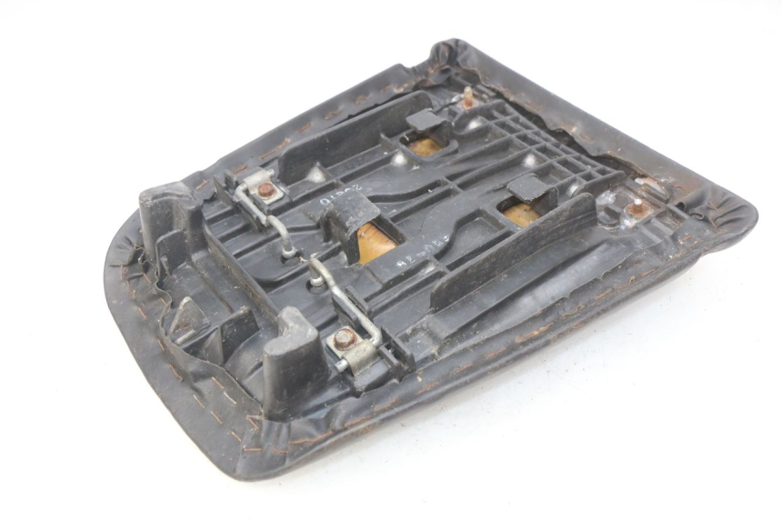 photo de REAR SEAT HONDA CBR RR FIREBLADE 900 (1992 - 1994) - Distinctive features