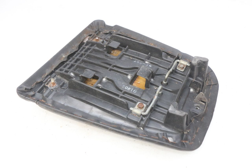 photo de REAR SEAT HONDA CBR RR FIREBLADE 900 (1992 - 1994) - Component zoom