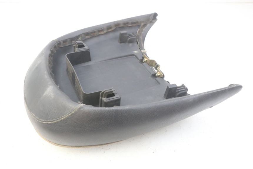 photo de REAR SEAT PEUGEOT DJANGO 2T 50 (2014 - 2019) - Fixing points details