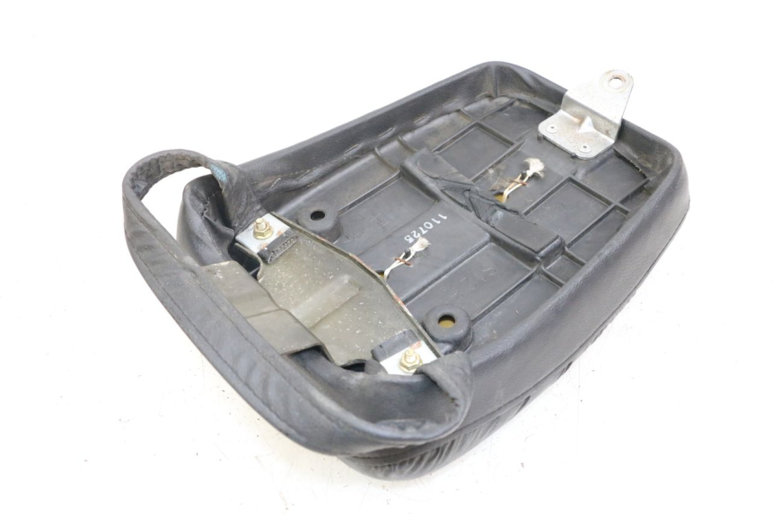 photo de REAR SEAT SUZUKI GZ MARAUDER 125 (1998 - 2004) - Technical close-up