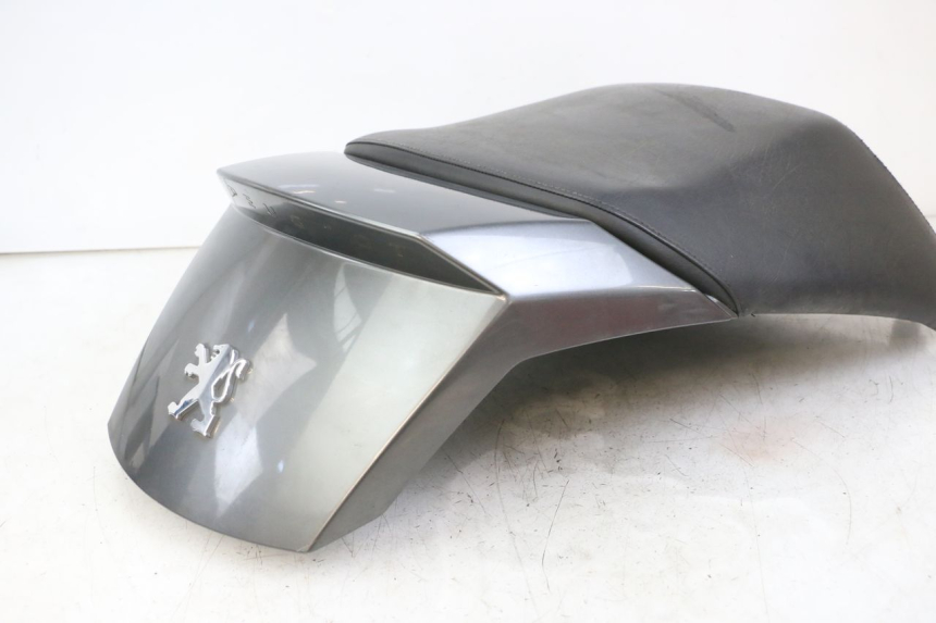 photo de REAR SEAT PEUGEOT SATELIS 125 (2010 - 2012) - Fixing points details