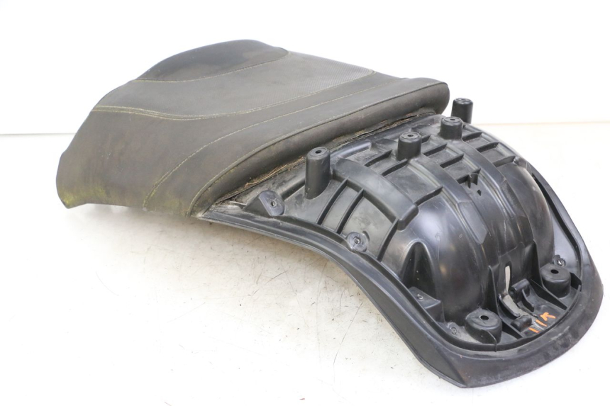 photo de REAR SEAT PEUGEOT SATELIS 125 (2013 - 2018) - Detailed visual inspection