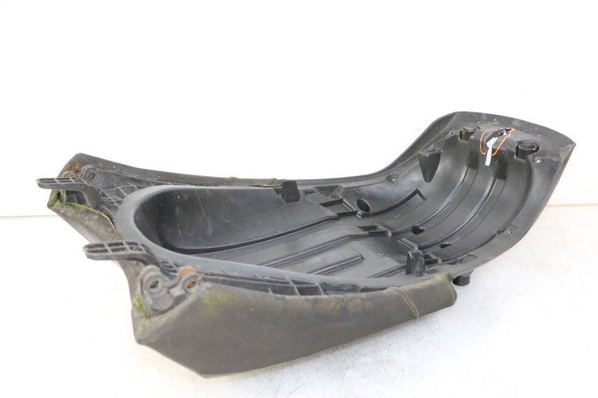 photo de REAR SEAT PEUGEOT SATELIS 125 (2013 - 2018) - Zoom on usage condition