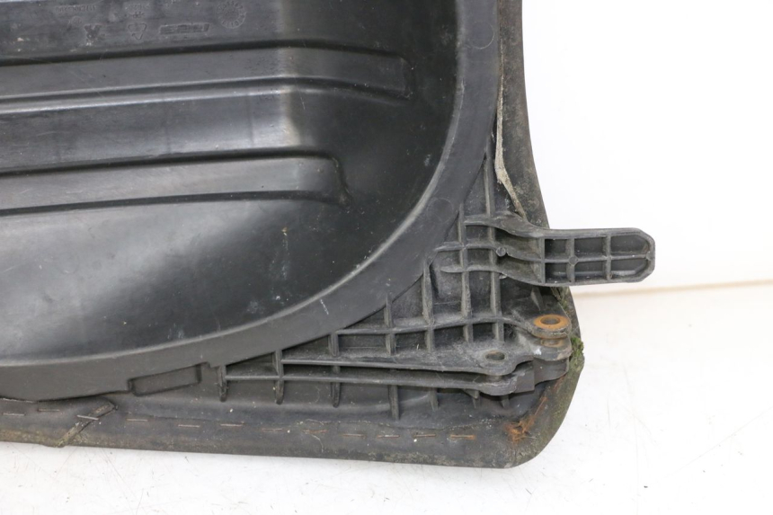 photo de REAR SEAT PEUGEOT SATELIS 125 (2013 - 2018) - Fixing points details