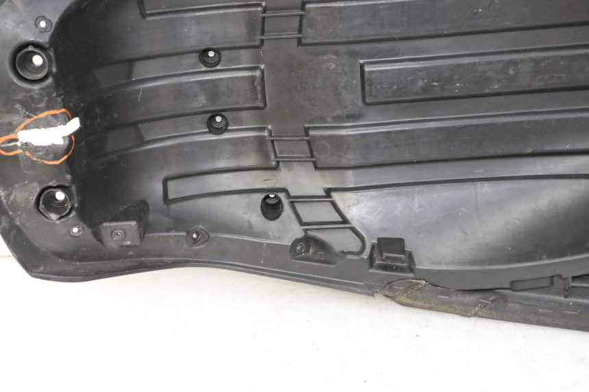 photo de REAR SEAT PEUGEOT SATELIS 125 (2013 - 2018) - Surface and material condition