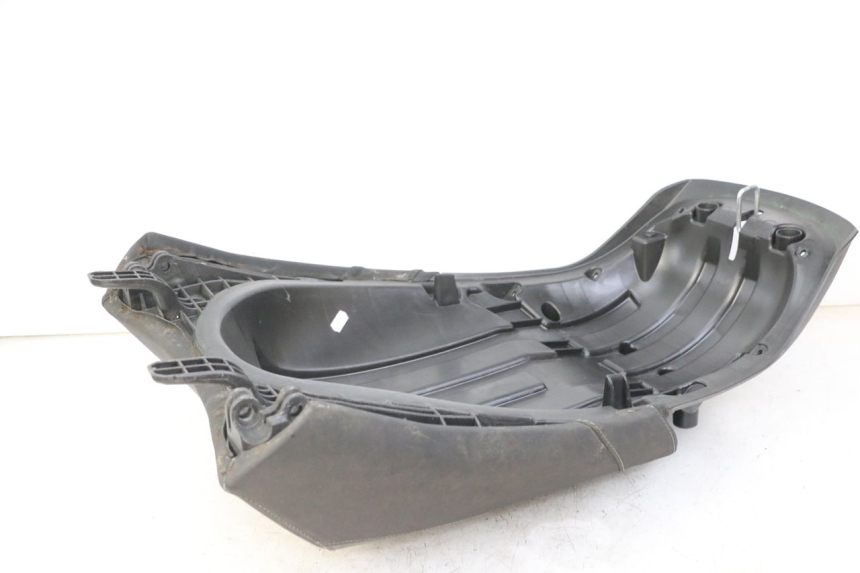photo de REAR SEAT PEUGEOT SATELIS 125 (2013 - 2018) - Component detail