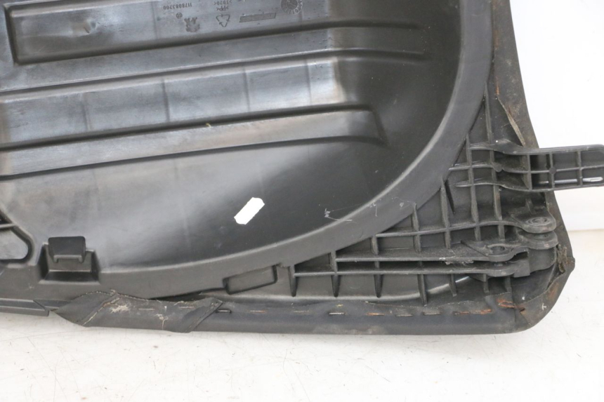 photo de REAR SEAT PEUGEOT SATELIS 125 (2013 - 2018) - Technical close-up