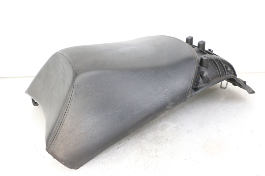 photo de REAR SEAT PEUGEOT SATELIS COMPRESSOR K15 125 (2006 - 2009) - High-resolution close-up