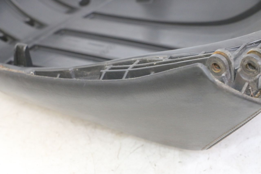 photo de REAR SEAT PEUGEOT SATELIS COMPRESSOR K15 125 (2006 - 2009) - Surface and material condition