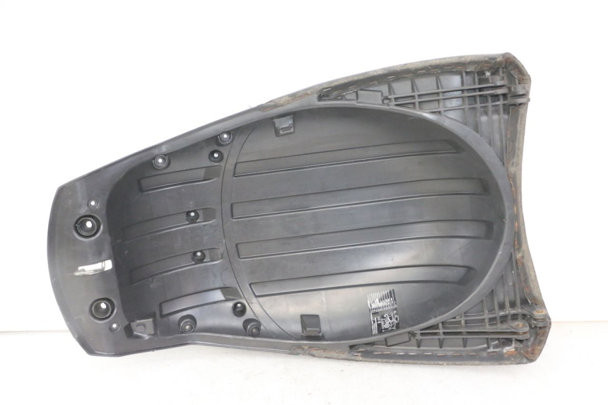 photo de REAR SEAT PEUGEOT SATELIS COMPRESSOR K15 125 (2006 - 2009) - Markings and original references