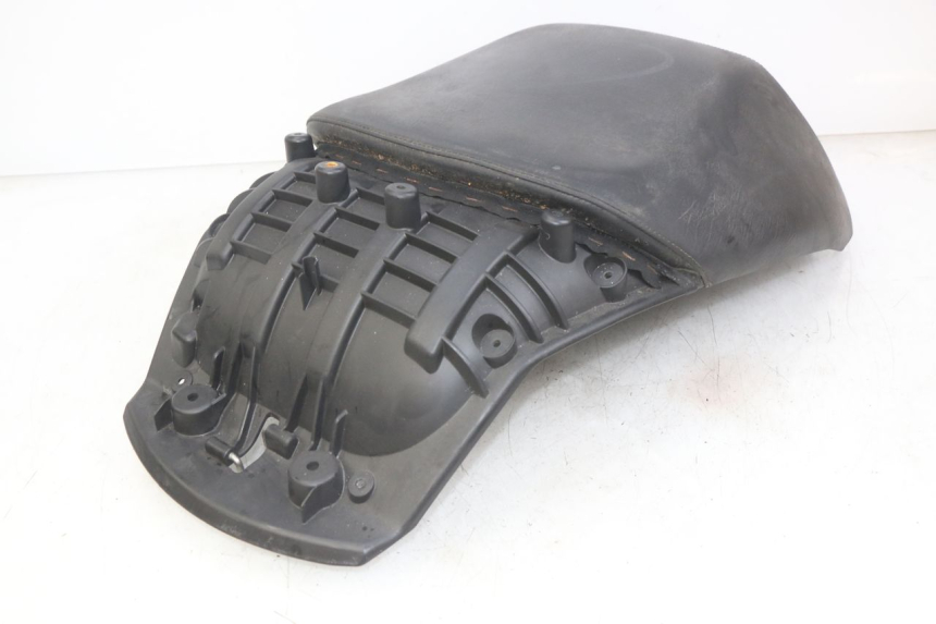 photo de REAR SEAT PEUGEOT SATELIS 125 (2010 - 2012) - Distinctive features