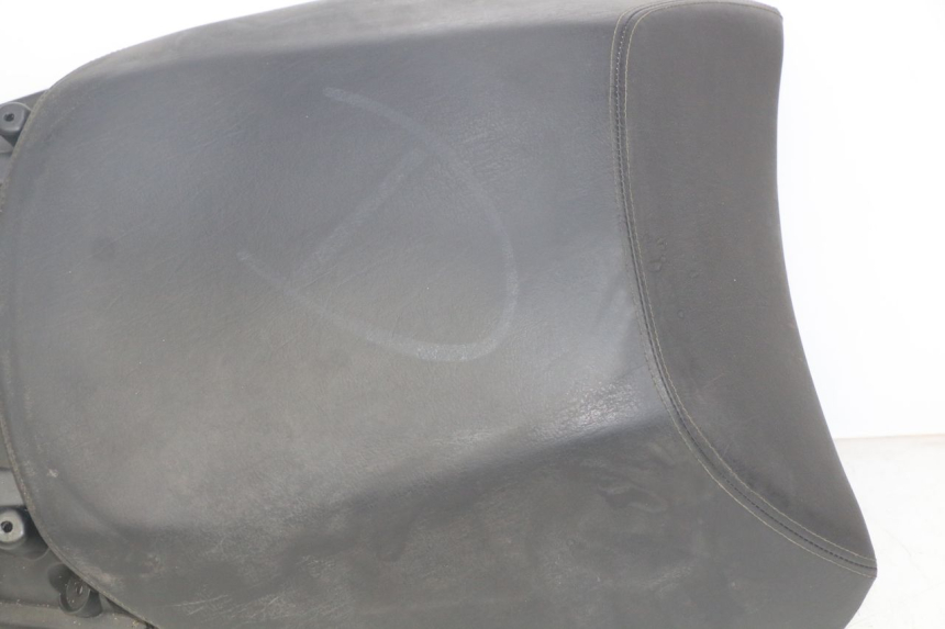 photo de REAR SEAT PEUGEOT SATELIS 125 (2010 - 2012) - High-resolution close-up