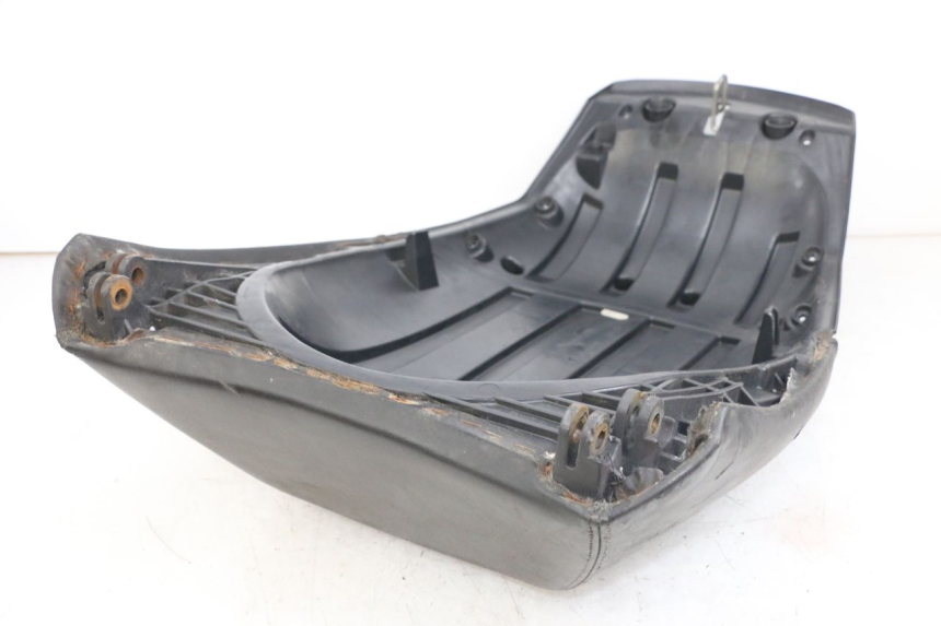 photo de REAR SEAT PEUGEOT SATELIS 125 (2010 - 2012) - Zoom on usage condition
