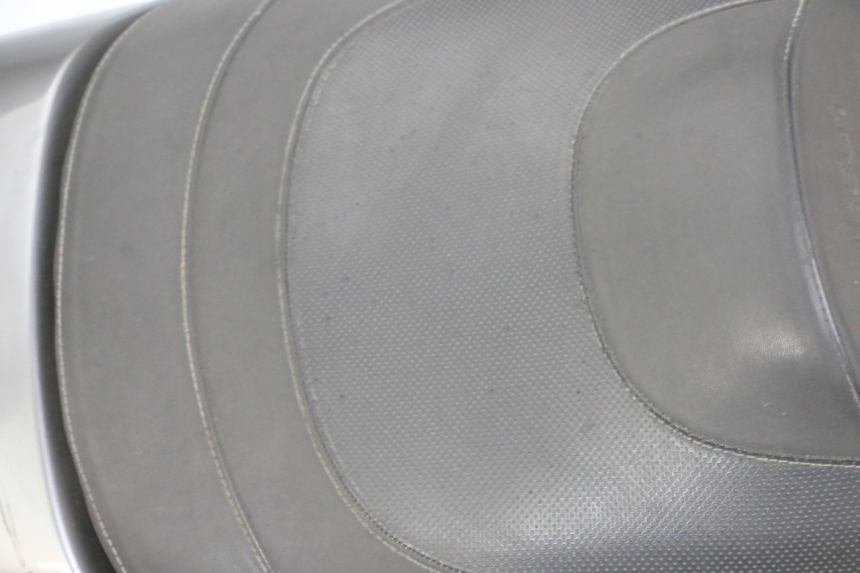 photo de REAR SEAT PEUGEOT SATELIS 125 (2013 - 2018) - Component zoom