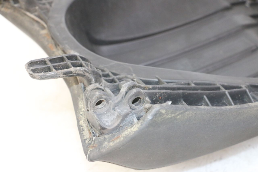 photo de REAR SEAT PEUGEOT SATELIS 125 (2013 - 2018) - Zoom on usage condition