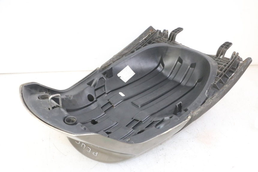 photo de REAR SEAT PEUGEOT SATELIS 125 (2013 - 2018) - Technical close-up