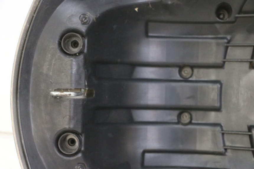 photo de REAR SEAT PEUGEOT SATELIS 125 (2013 - 2018) - Surface and material condition