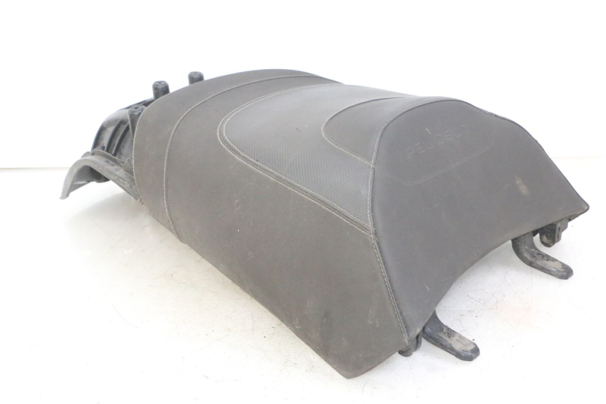photo de REAR SEAT PEUGEOT SATELIS 125 (2013 - 2018) - Distinctive features