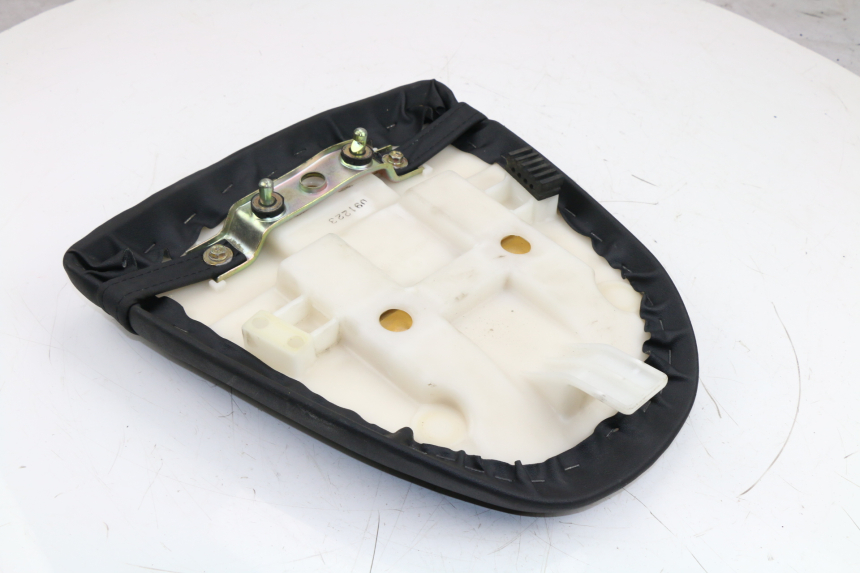 photo de REAR SEAT SUZUKI GSX R 750 (1996 - 2000) - Alternative perspective