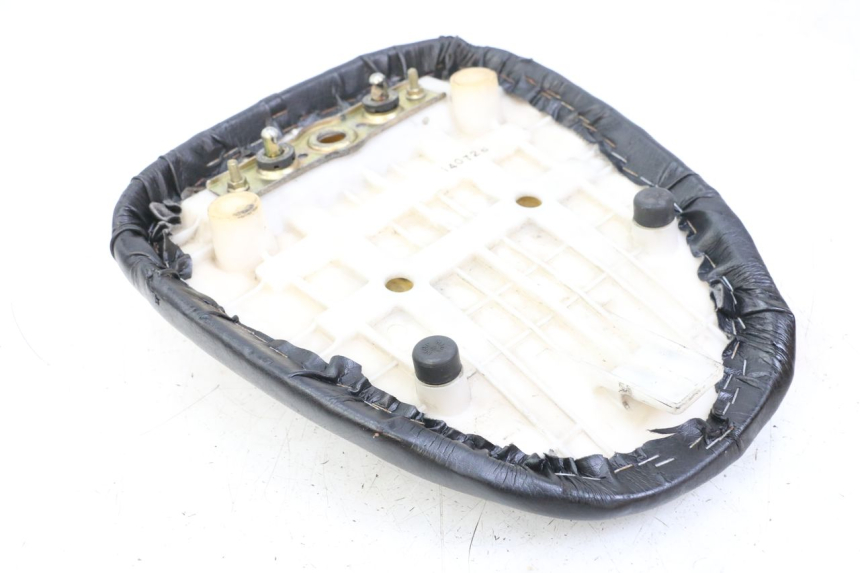 photo de REAR SEAT SUZUKI SV S 650 (1999 - 2002) - Fixing points details