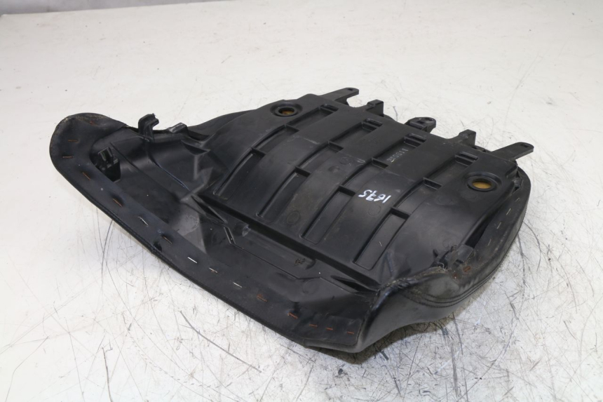 photo de REAR SEAT YAMAHA YP MAJESTY ABS 400 (2007 - 2009) - Surface and material condition