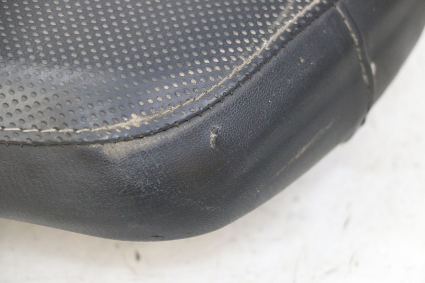 photo de REAR SEAT YAMAHA YP MAJESTY 125 (2002 - 2006) - Markings and original references