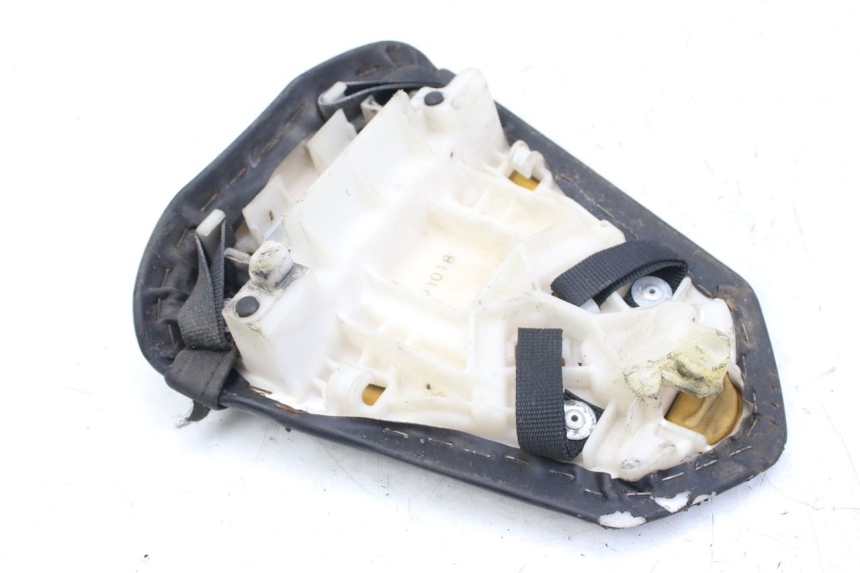 photo de REAR SEAT YAMAHA YZF R1 1000 (2007 - 2008) - Zoom on usage condition