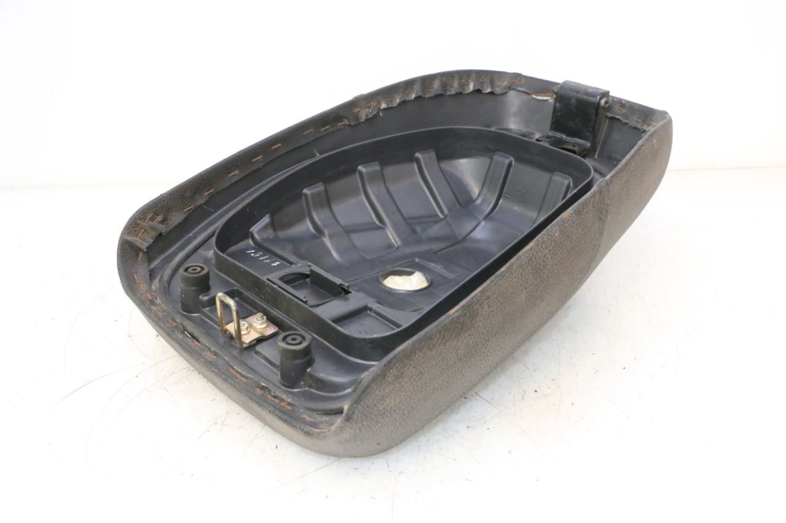 photo de FRONT SEAT KYMCO AGILITY 4T 10" 50 (2005 - 2018) - Markings and original references