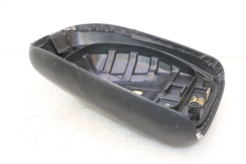 photo de FRONT SEAT KYMCO AGILITY PREMIUM 50 (2007 - 2010) - Distinctive features
