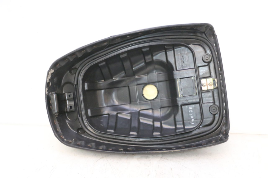 photo de FRONT SEAT KYMCO AGILITY PREMIUM 50 (2007 - 2010) - Surface and material condition